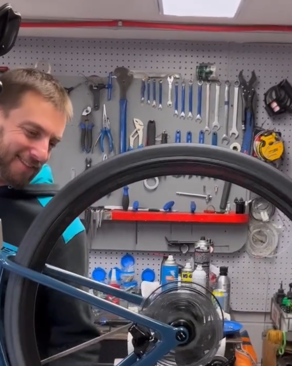 Bike mechanics at Via Ciclante