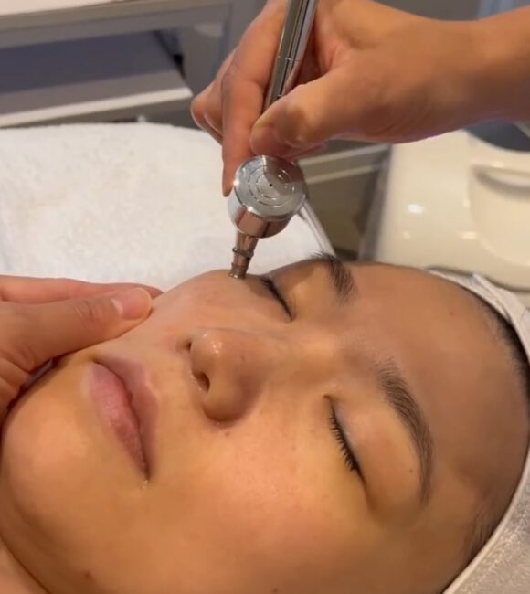 Oxygen facial treatment demo
